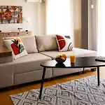 Big Stylish 2Br Apt City Views 3 Min Walk To Sea