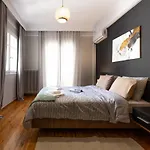 Big Stylish 2Br Apt City Views 3 Min Walk To Sea