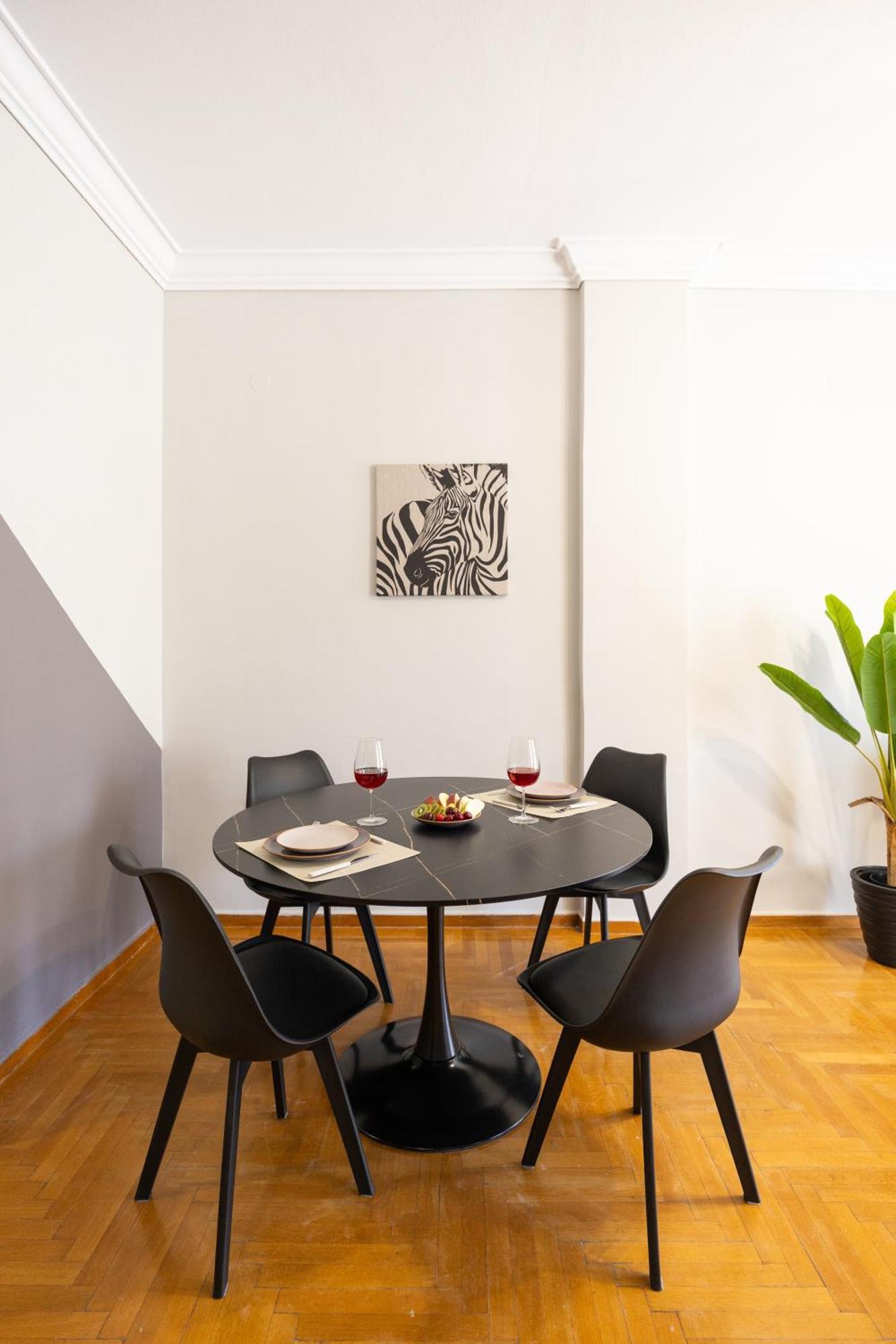 Big Stylish 2br Views 3 Min Walk To Sea Apartment *