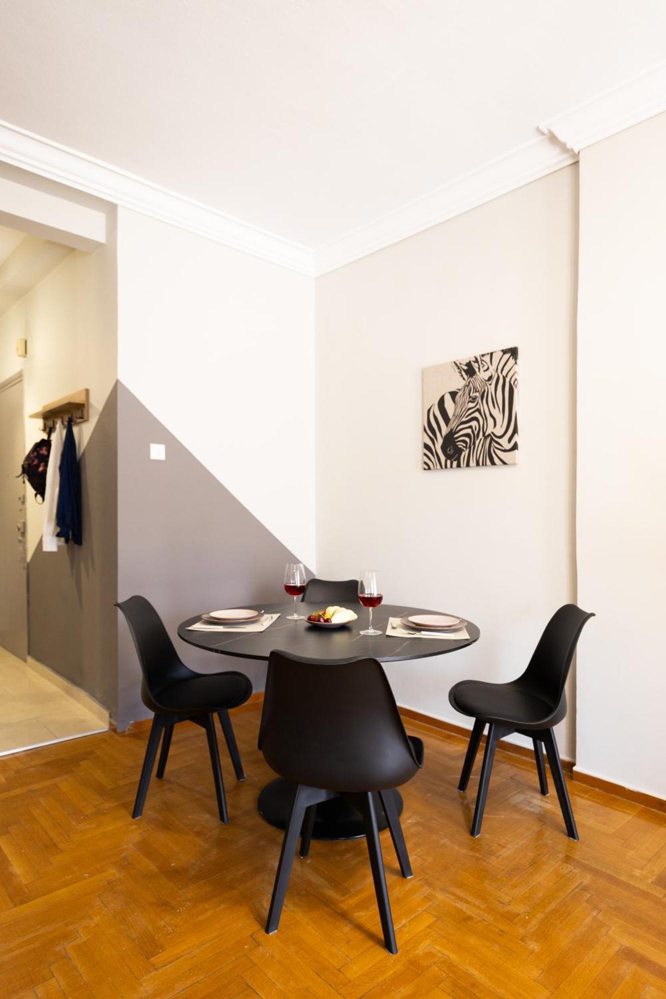 Big Stylish 2br Views 3 Min Walk To Sea