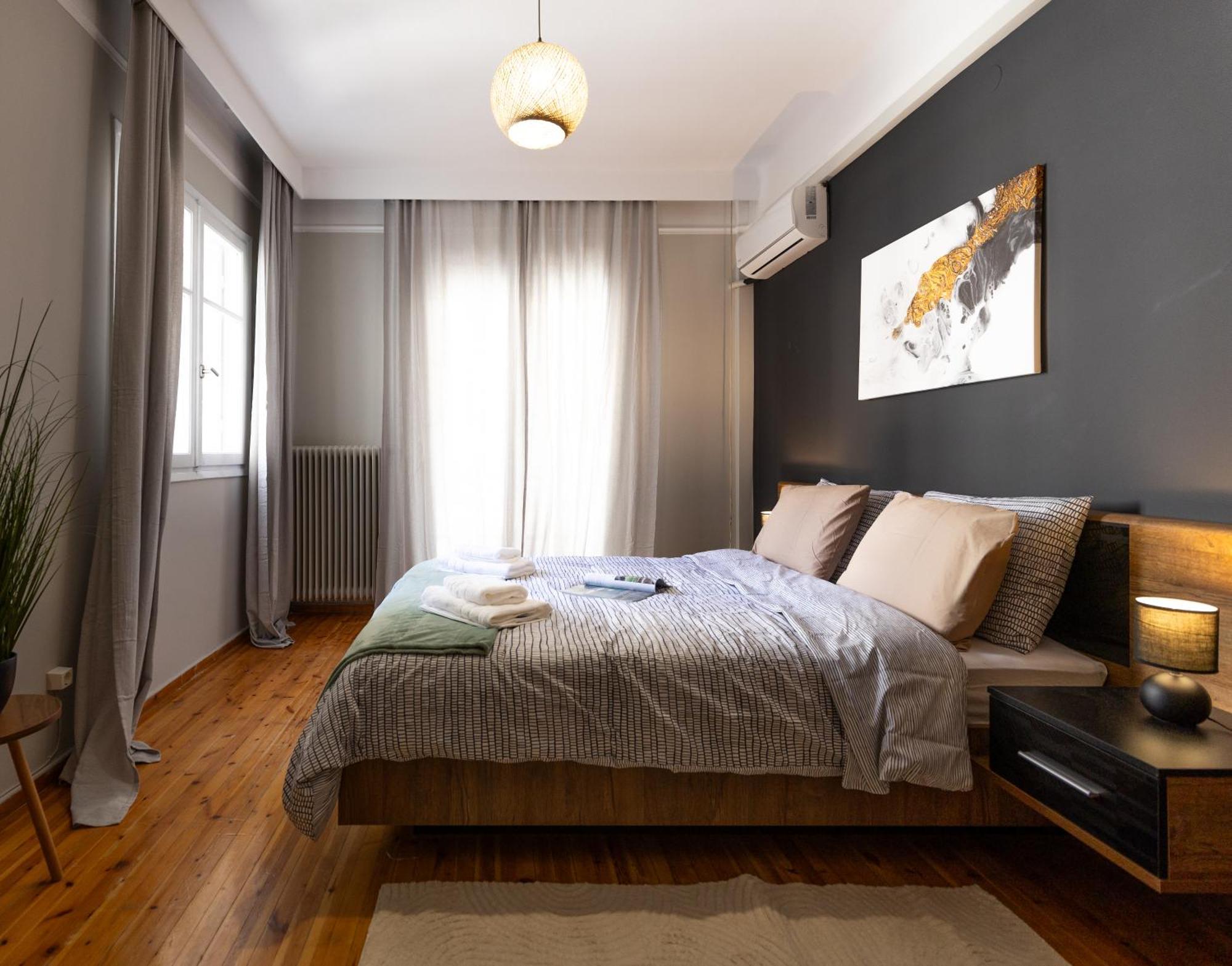 Big Stylish 2br Views 3 Min Walk To Sea