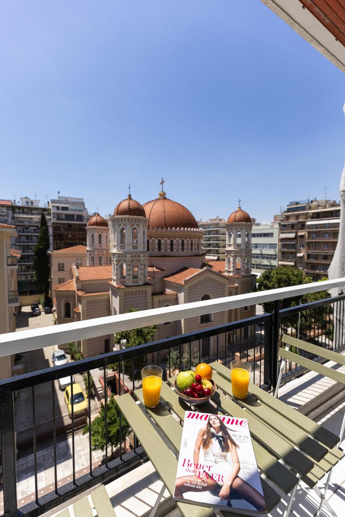 Big Stylish 2br Views 3 Min Walk To Sea Apartment