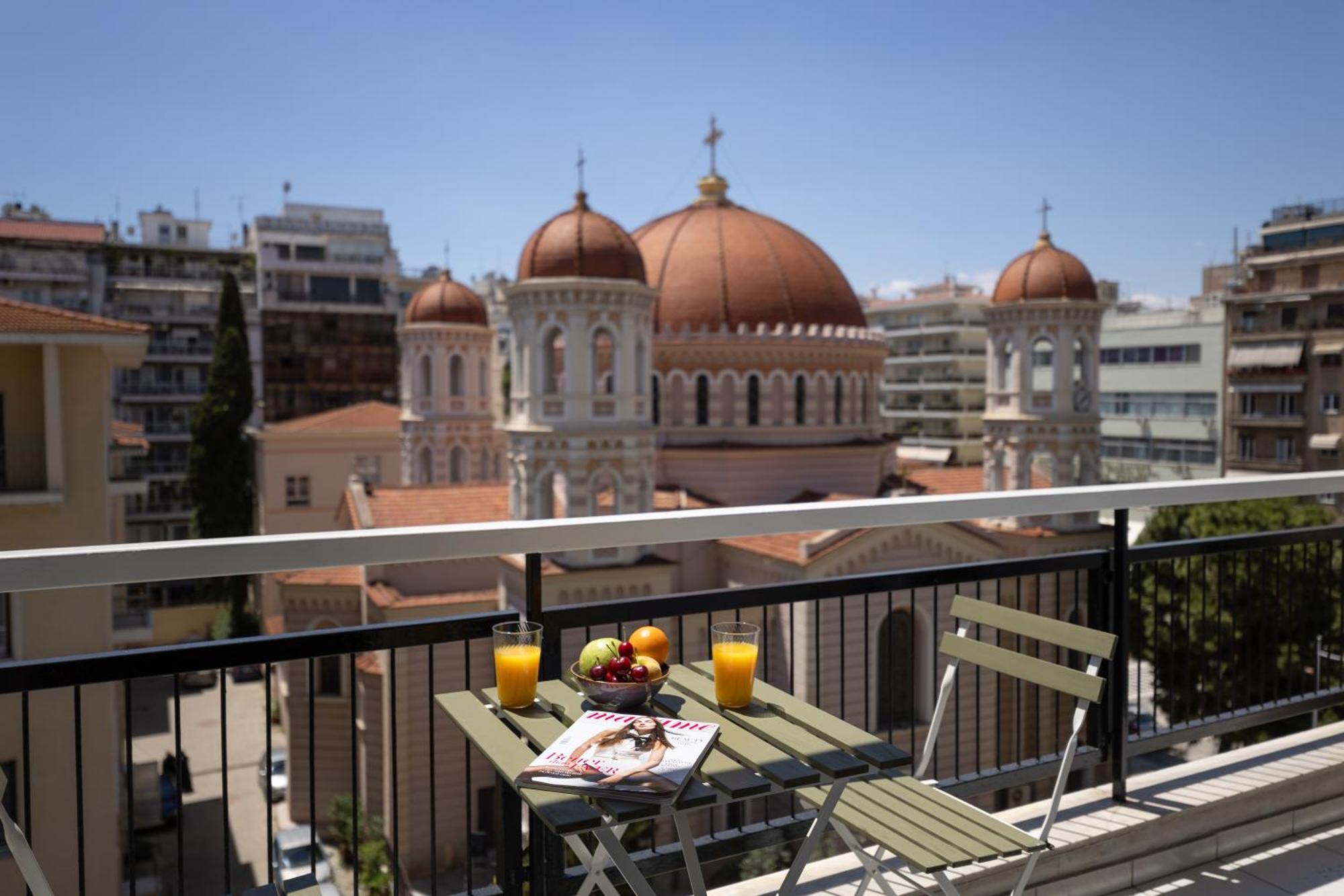 Big Stylish 2br Views 3 Min Walk To Sea