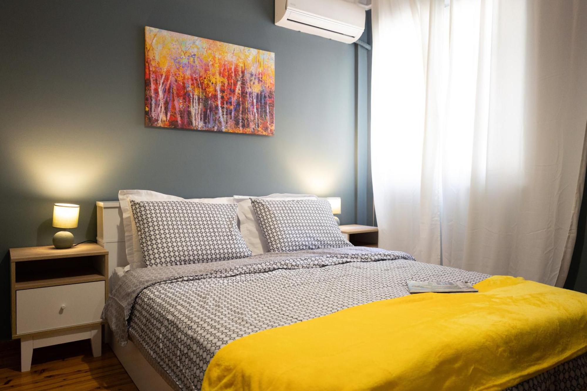 Big Stylish 2br Views 3 Min Walk To Sea *
