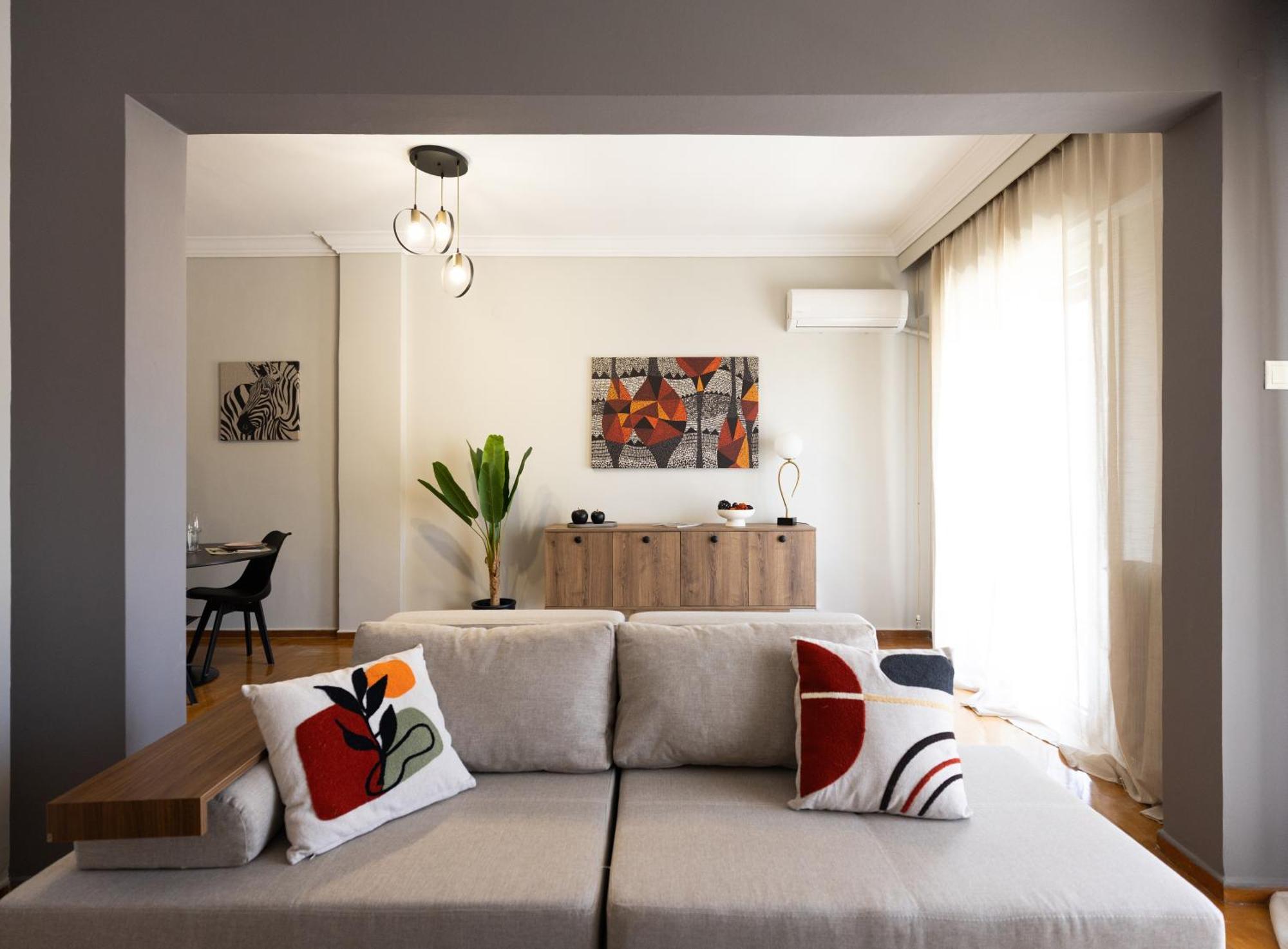Big Stylish 2br Views 3 Min Walk To Sea